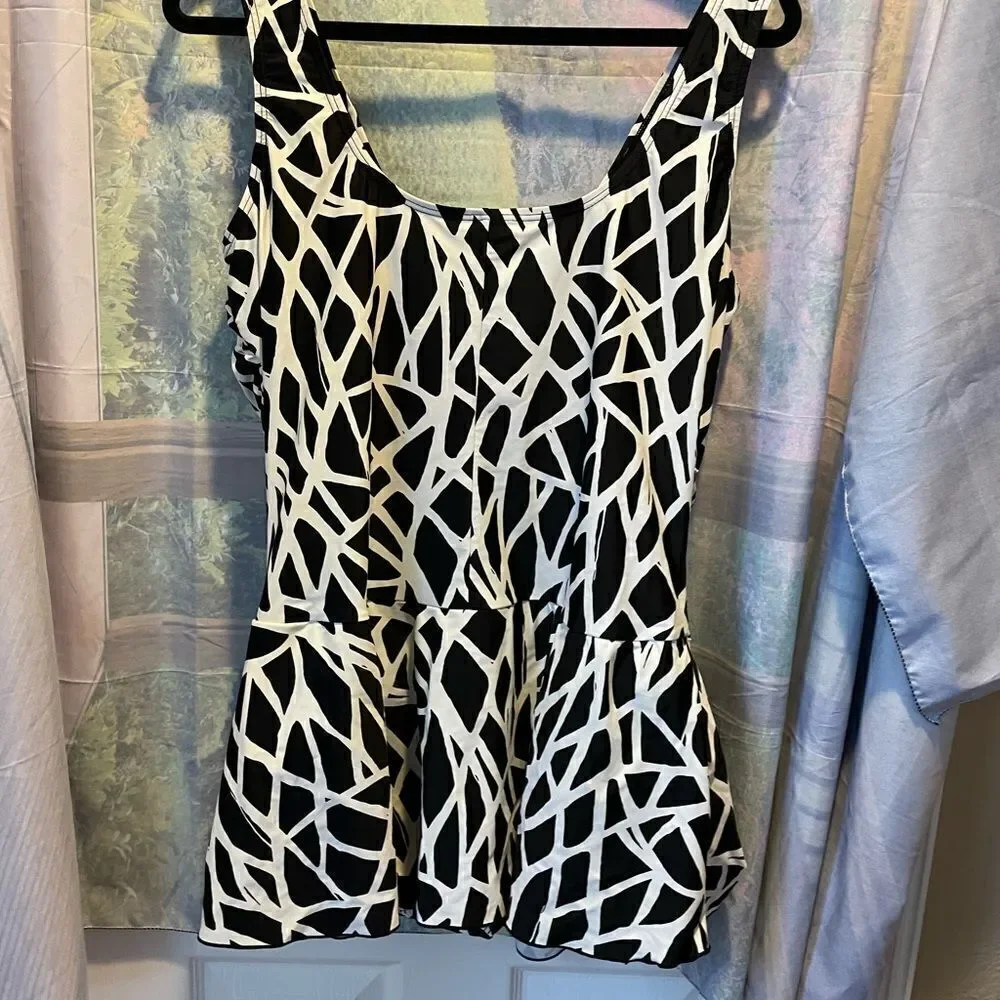 Contour Black and White size 20 gorgeous One Piece Swimsuit